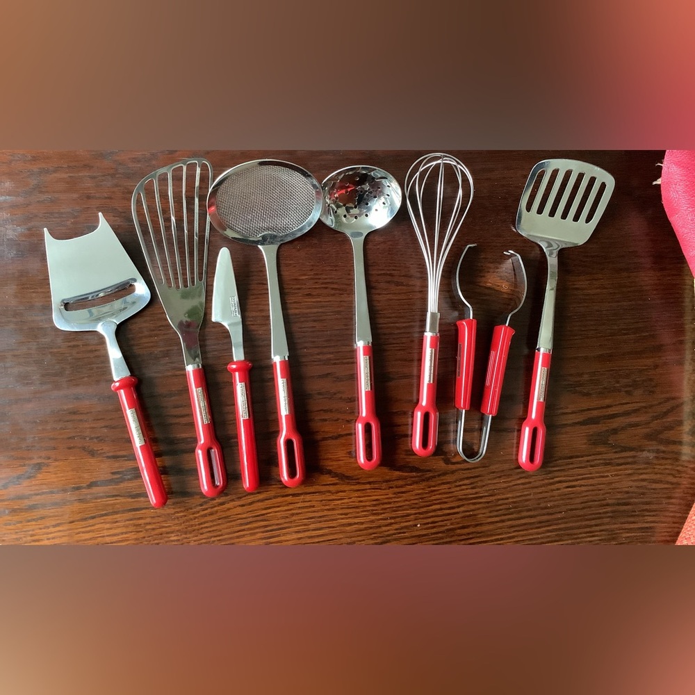 Suncraft made in Japan 8 piece kitchen utensil set - Red handles